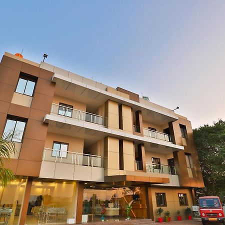 Oyo 26621 Hotel Tulsi Residency Джамнагар Екстер'єр фото